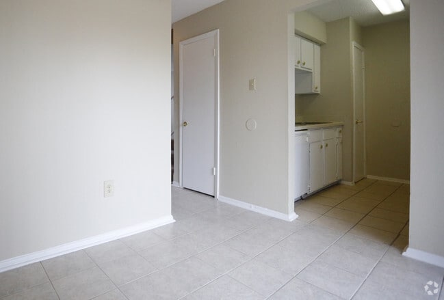 2BR/1.5BA -1040SF