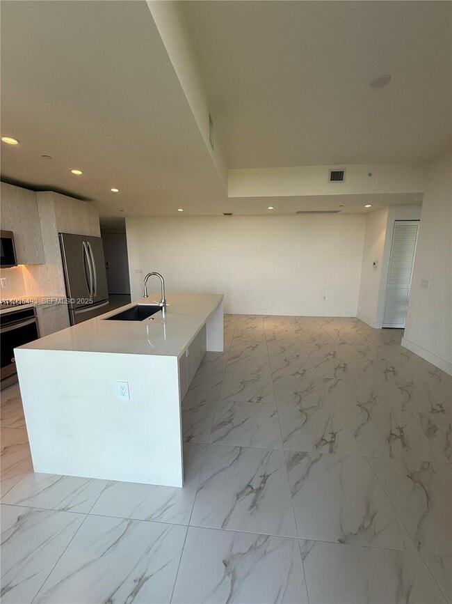 Photo - 2000 Metropica Wy Unit 901