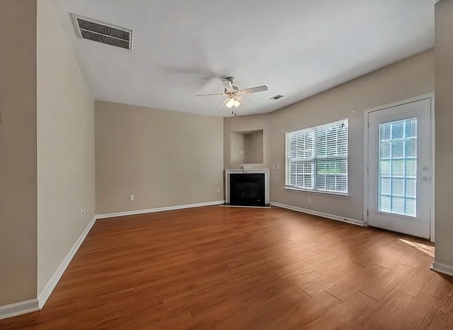 Photo - 412 Bridgewood Ct