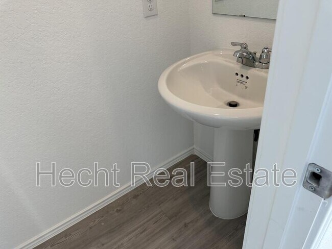 Photo - 9037 James Bowie