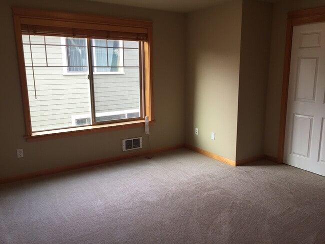 Master bedroom pic 1 - 320 25th Ave S