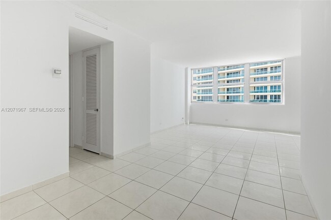 Photo - 5055 Collins Ave Unit 11F