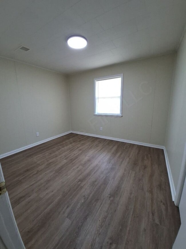 Photo - Bailey Apartments Unit 06