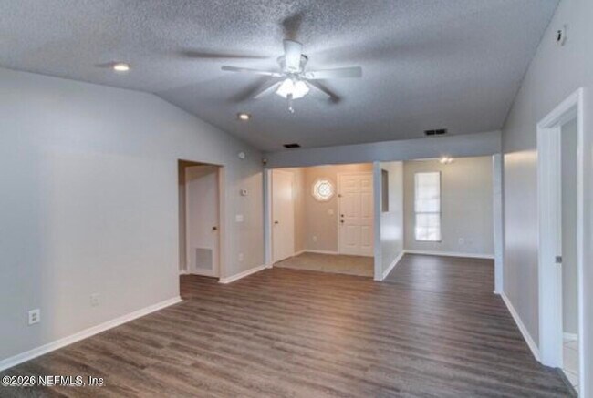 Photo - 4641 Yerkes St