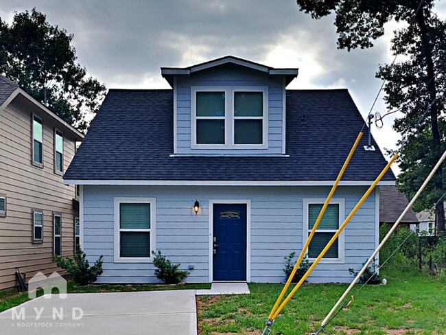 Building Photo - 850 Palmdate Rental