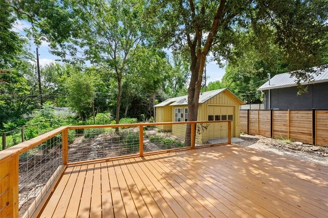 Building Photo - 2111 Kenwood Ave Rental
