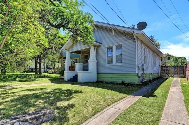 Photo - 1205 E 12th St