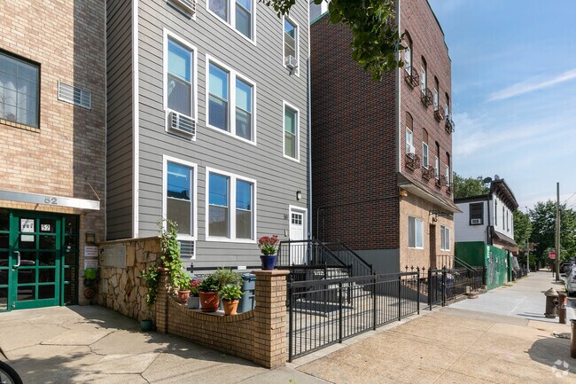 Photo - 50 Monitor St