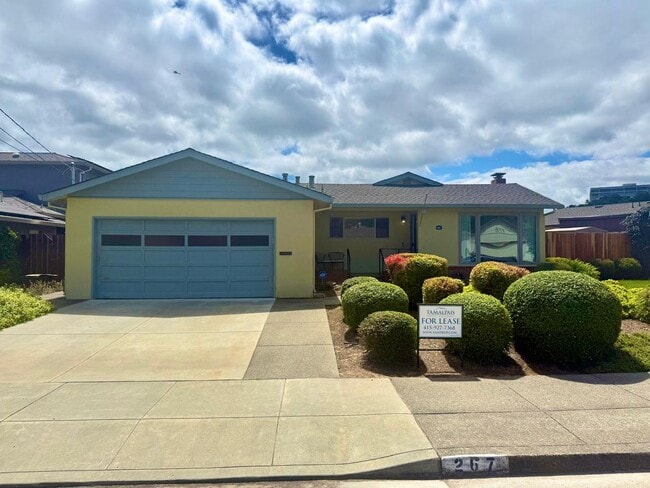 Building Photo - THREE BED / TWO BATH SINGLE LEVEL TERRA LINDA HOME WITH FAMILY ROOM AND A/C