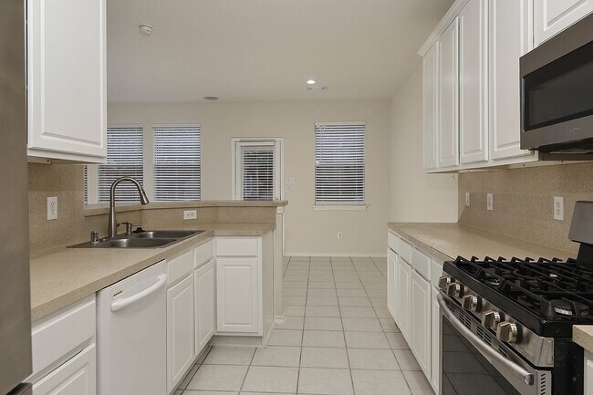 Photo - 102 Blue Creek Pl