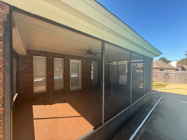 Photo - ** 3 Bed 2 Bath Located across from AUM **...