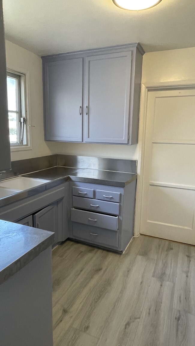 Building Photo - 2473 Silver Lake Blvd Unit 2473-C