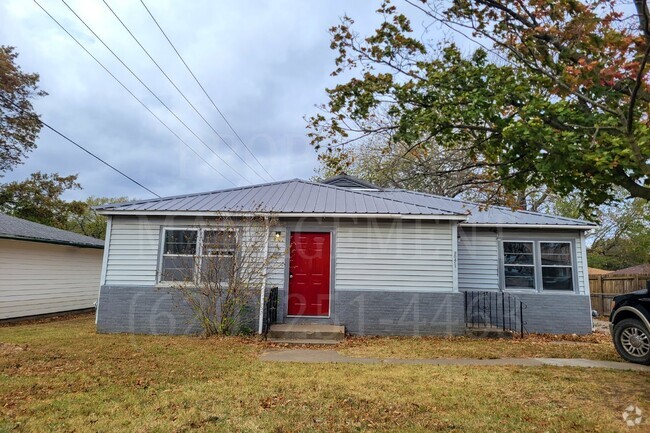 Building Photo - 2 Bedroom Duplex Near Community Elementary Rental