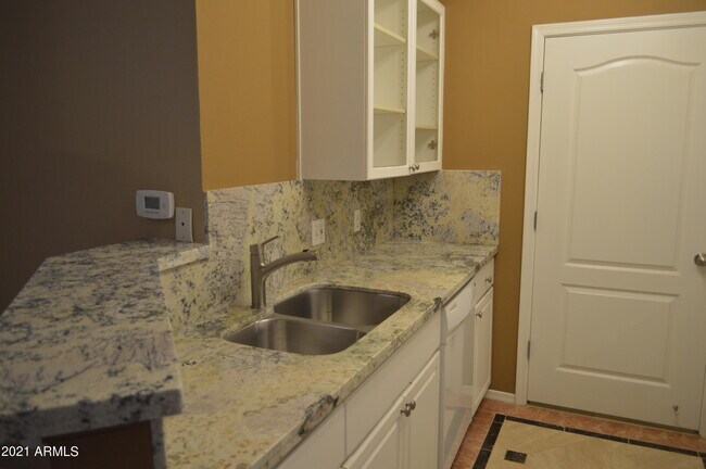 Photo - 1701 E Colter St Unidad 473