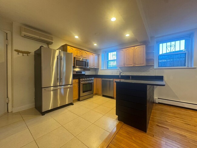 Photo - 60 Charlesgate W Townhome