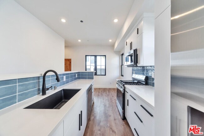 Photo - 1024 1/2 Masselin Ave