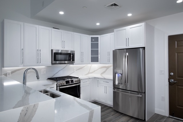 Encimeras/Marble/Stainless - Fairfield Metro at Farmingdale Village Apartamentos