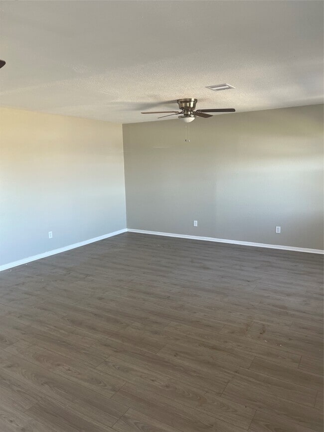 Photo - 402 Thompson Dr