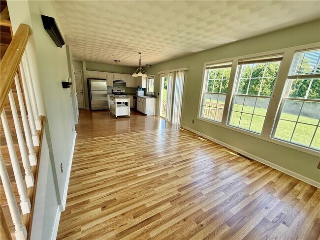 Photo - 125 Goldenrod Dr