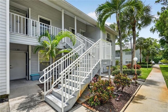 Photo - 1915 Courtyard Way