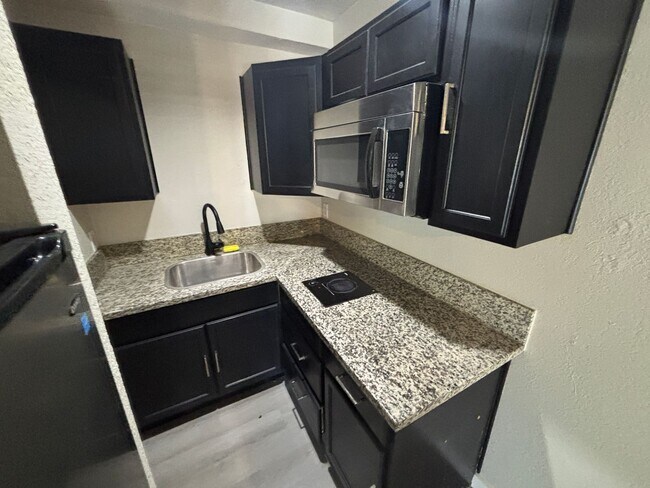 Photo - 1401 E Carson Ave
