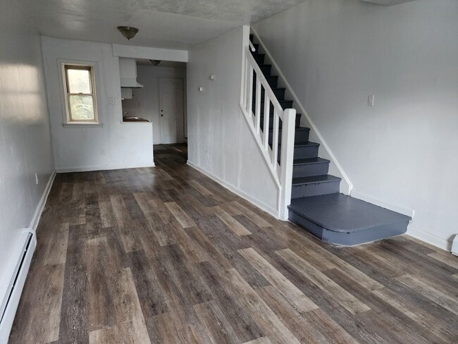 Building Photo - 714 Douglas St Rental