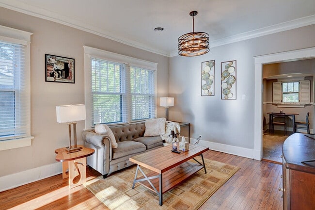 Photo - 460 N Willett St Unidad SI ID1608486P