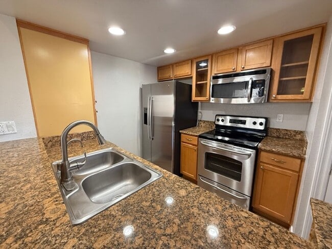 Building Photo - Beautiful 2-Bedroom Condo in Desirable Ran... Unit 111