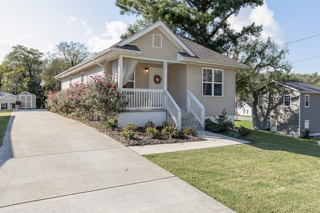 Photo - 906 Woodside St