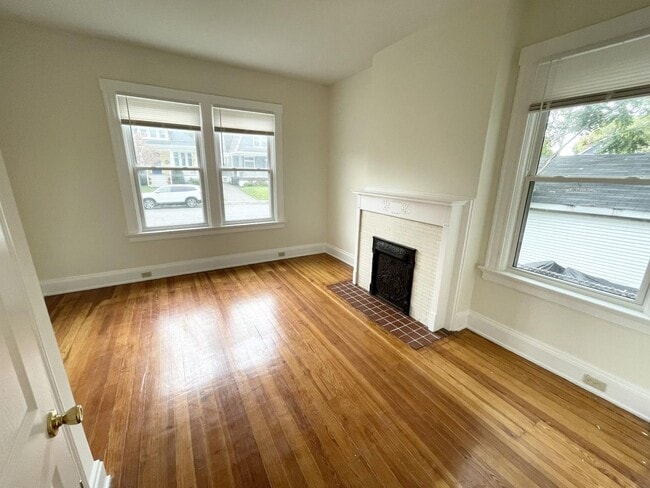1914 Waverly Ave Unit 1