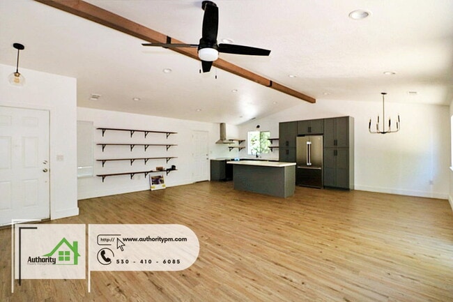 Photo - 2151 Hemingway St