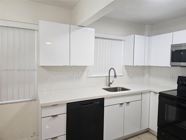 Photo - 900 Tallwood Ave Unit 207