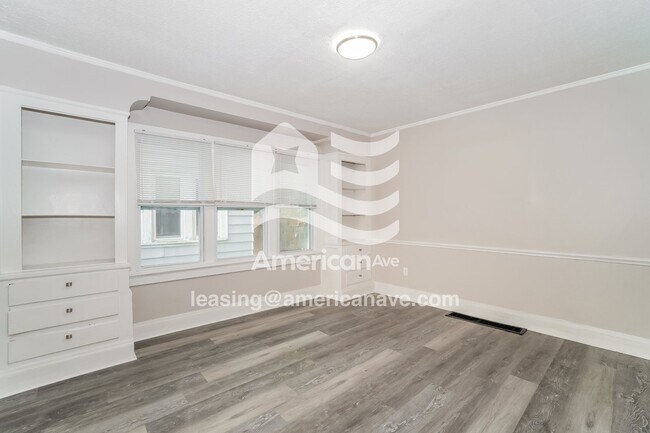 Photo - 384 Grace Ave