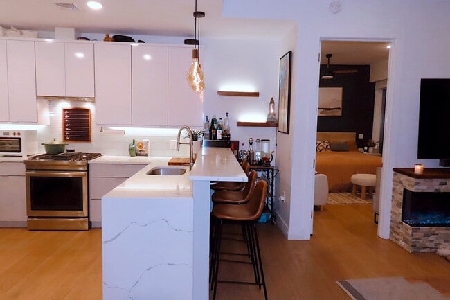 Photo - 332 Newark Ave Unidad 6C