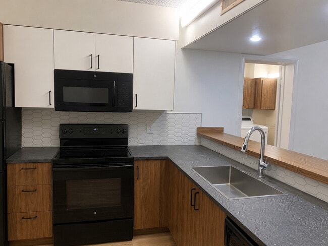 Photo - 1705 Whitehall Dr Unit 304