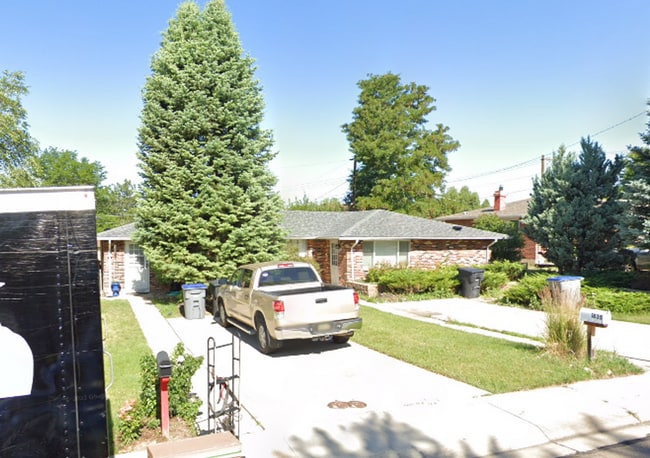 Building Photo - 1 Bedroom & 1 Bath Duplex Unit 1635