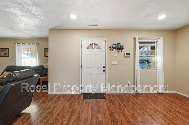 Photo - 1700 Gschwind Pl SW