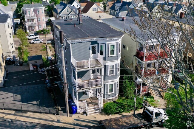 Building Photo - 60 Bellevue St Rental