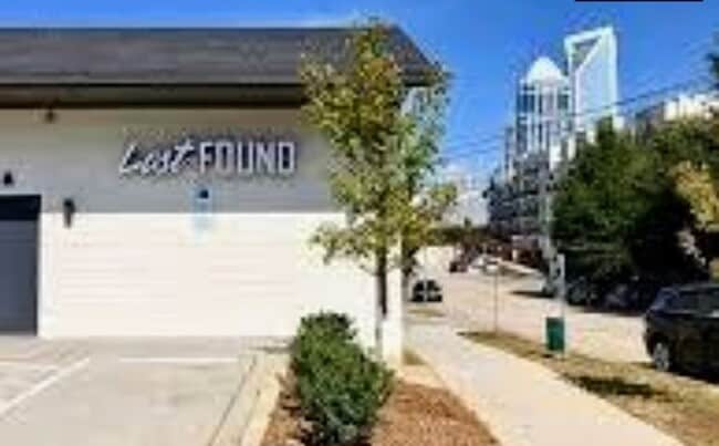 Building Photo - A Gem in South End - a few blocks from light Rail, Restaurants