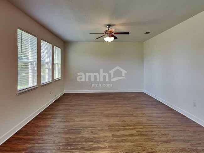 Photo - 2043 Pirie Pl