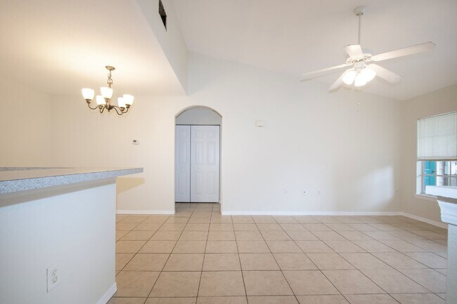 2 Bedroom Condo W/ Garage in Lakewood Ranch