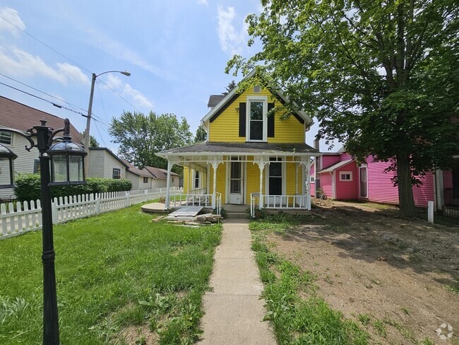 Building Photo - 521 W 9th St Rental