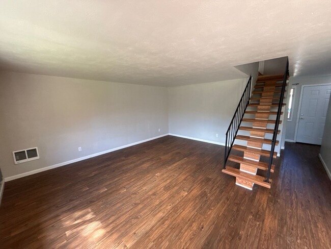 Photo - 4776 Buffalo Dr SE