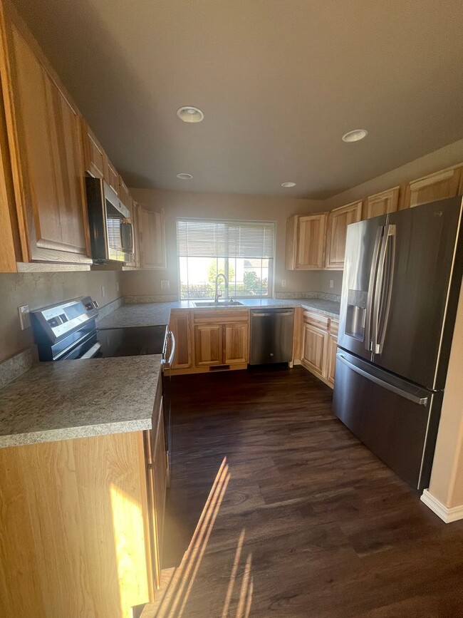 Photo - Freshly Remodeled 3 bed 2 Bath Townhome