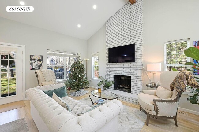 Photo - 35 Tyrone Dr