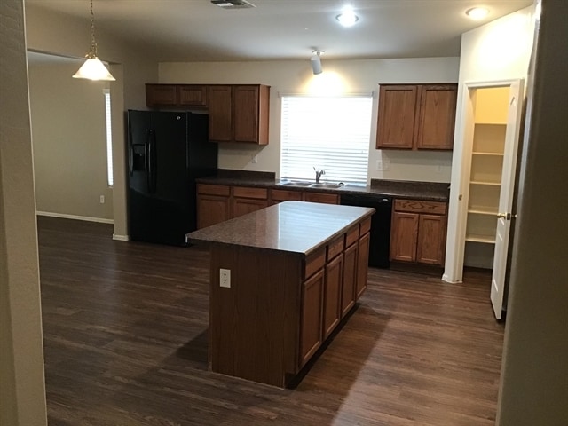 Photo - 10338 W Wood St