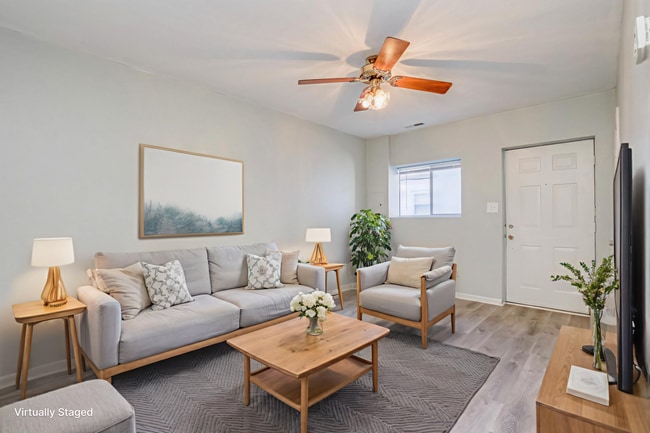 Photo - 1447 W 40th St Unidad 1447 W 40th Street #B