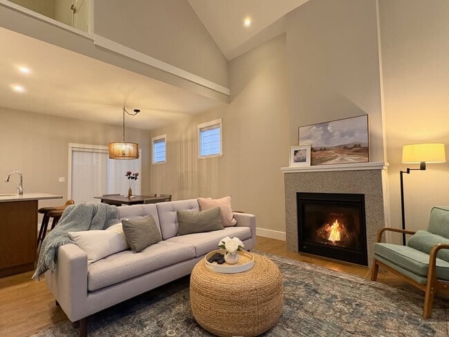 Photo - 2430 Henry Av