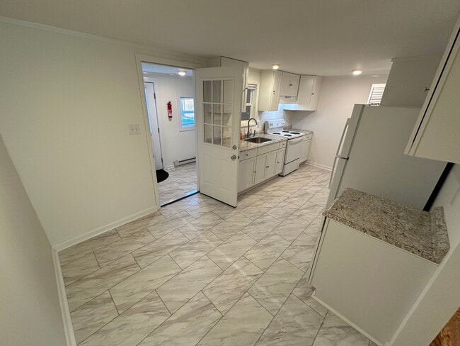 Kitchen - 150 Calvert St Unit A