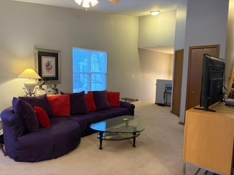 sala de estar principal - 701 Blackstone Ct